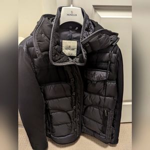 Moncler Men's down and sweater hooded jacket. Size 4 worn handful of TIMES.!